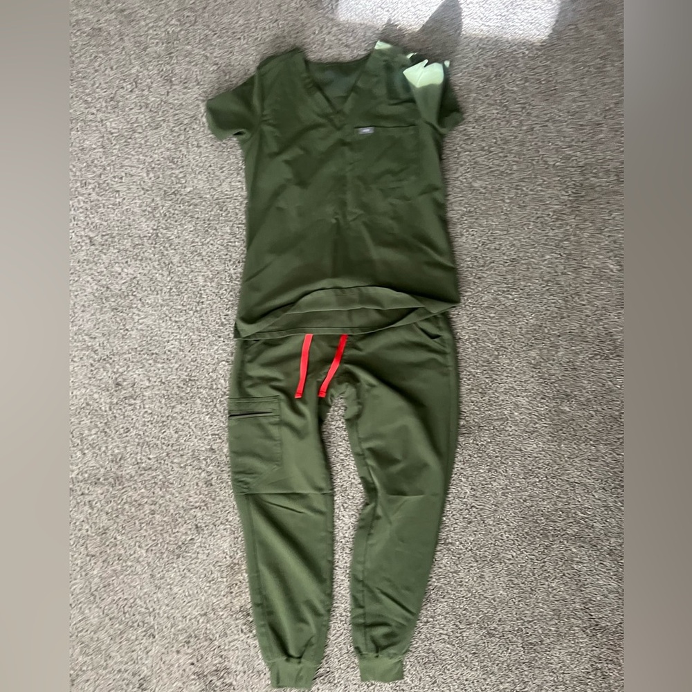 Figs scrubs